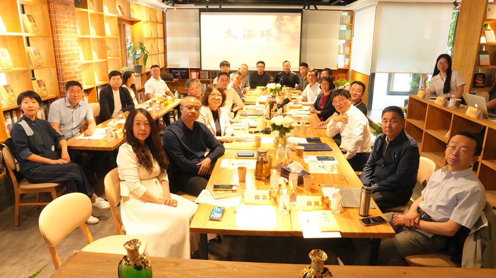 1269869.jpg 企業重要文化成果 —— 長篇小說《大酒師》在京發布2.jpg